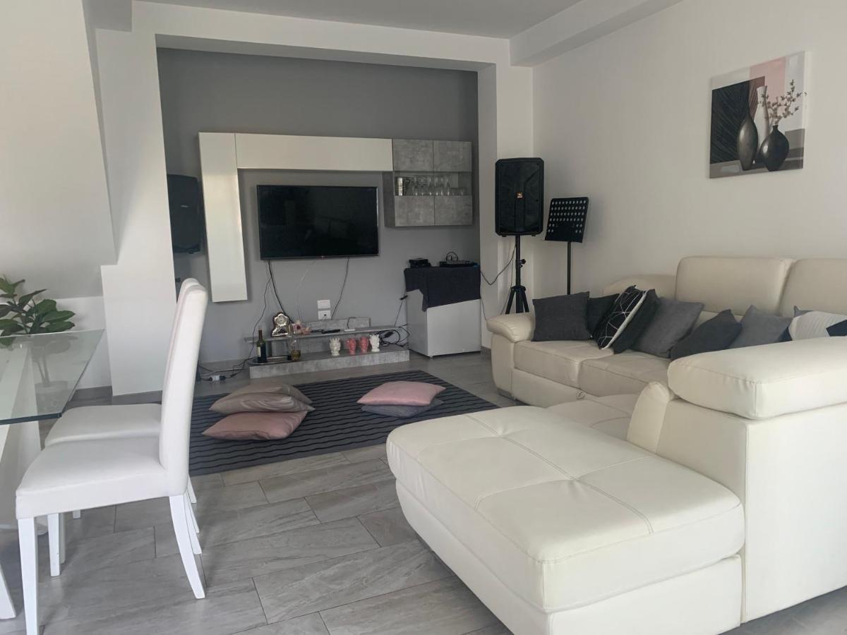 Villa In Affitto Ragalna Bagian luar foto